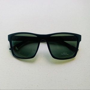 ‘Vic’ sunglasses in GRÜN🐊